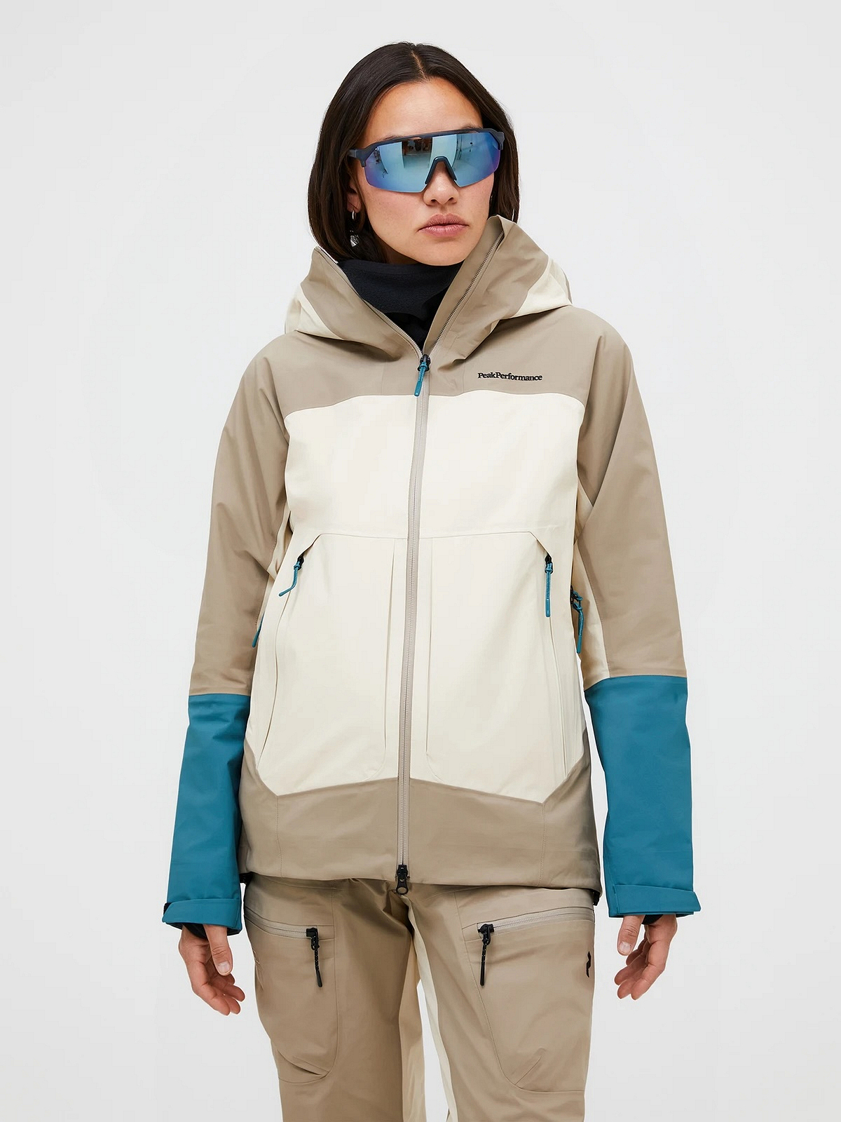 W Vislight Gore-Tex C-Knit Jacket (FW24) - Peak Performance